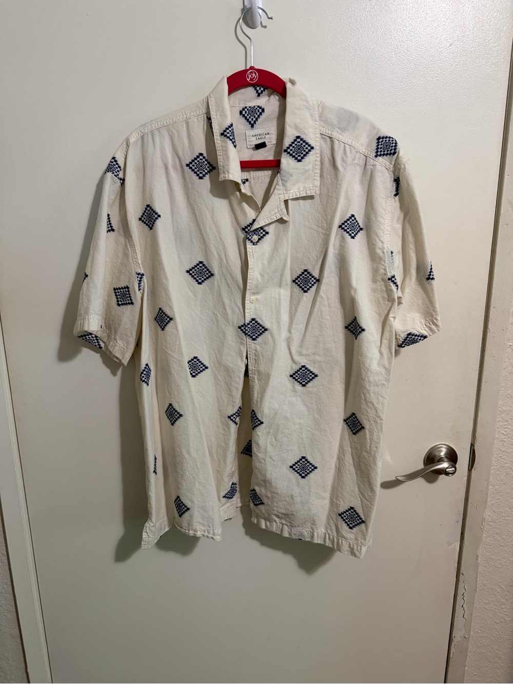 American Eagle Outfitters Cream Short-Sleeve Button-Up with Navy Diamond Print